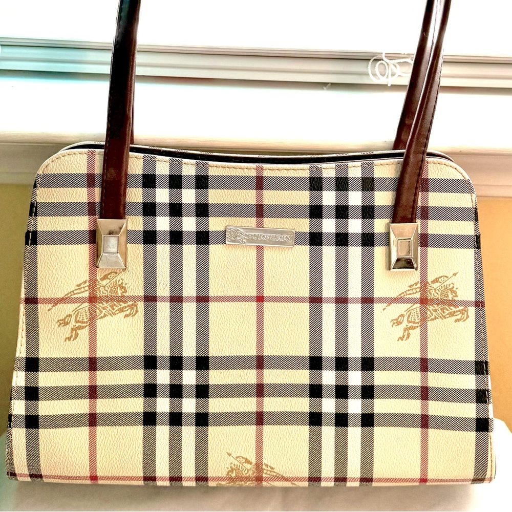 Handbag in the style of Burberry